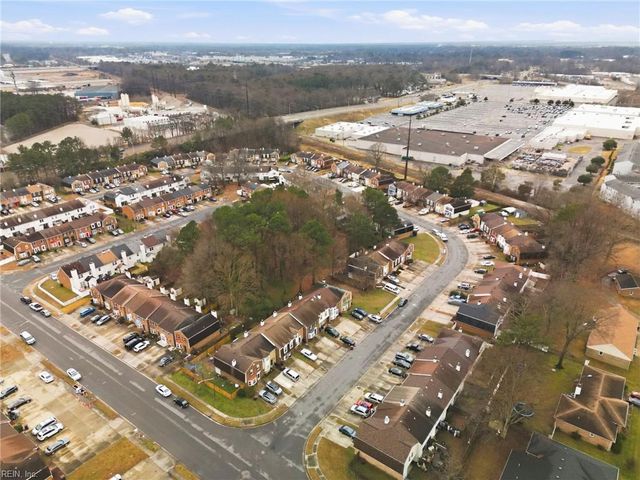 2021 Candlelight DR, Chesapeake, VA 23325