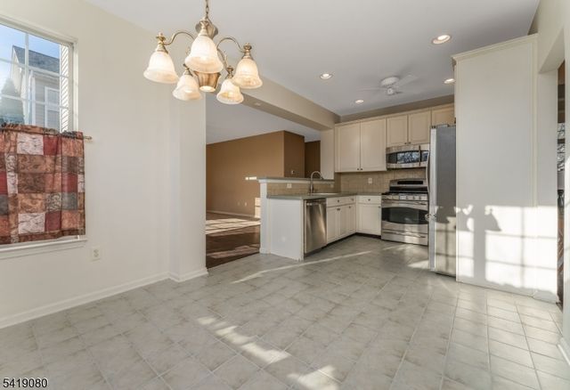 44 Colts Ln, Raritan Twp., NJ 08822