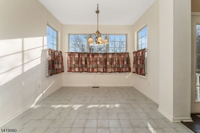 44 Colts Ln, Raritan Twp., NJ 08822