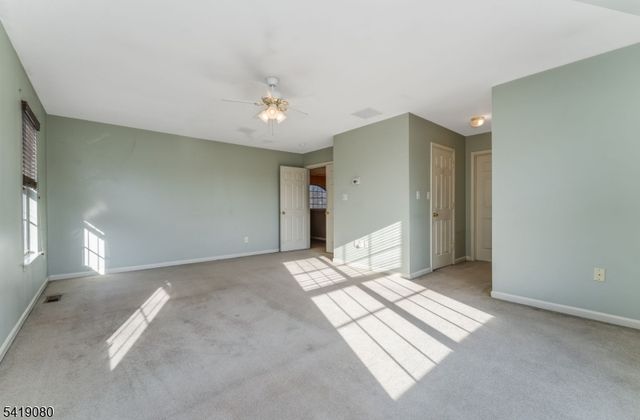 44 Colts Ln, Raritan Twp., NJ 08822