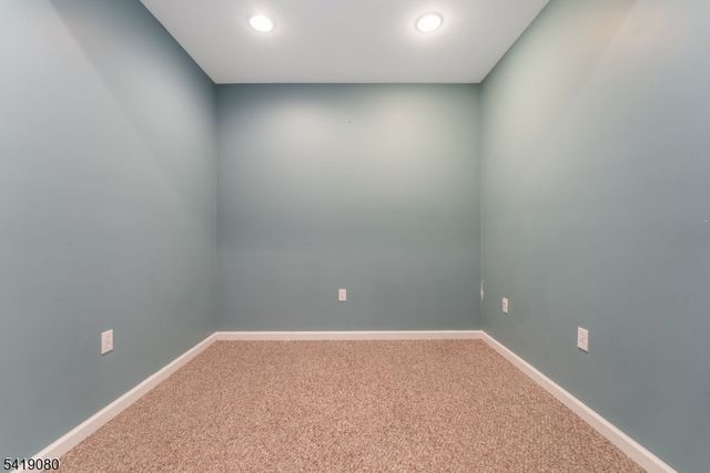 44 Colts Ln, Raritan Twp., NJ 08822