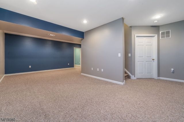 44 Colts Ln, Raritan Twp., NJ 08822