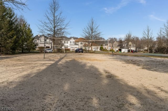 44 Colts Ln, Raritan Twp., NJ 08822