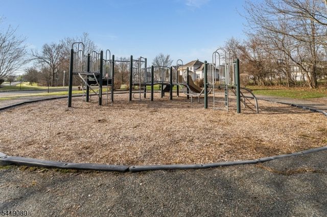 44 Colts Ln, Raritan Twp., NJ 08822