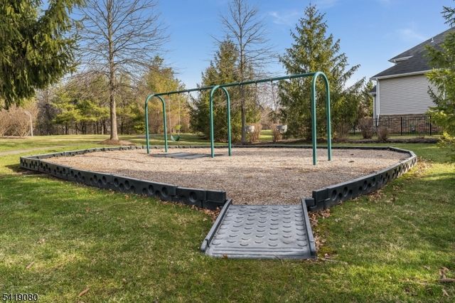 44 Colts Ln, Raritan Twp., NJ 08822