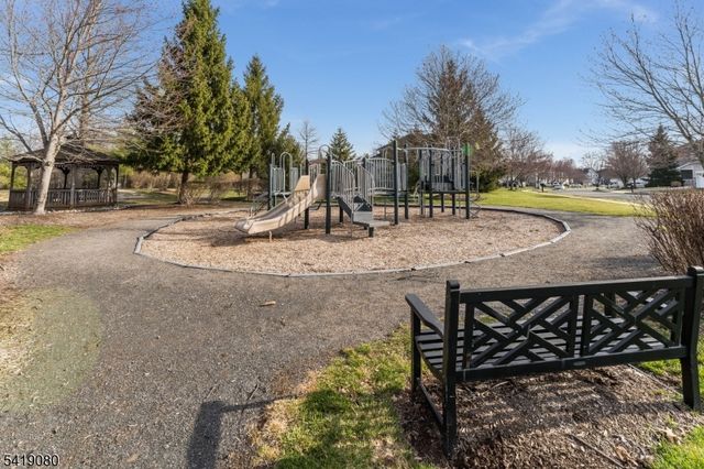 44 Colts Ln, Raritan Twp., NJ 08822