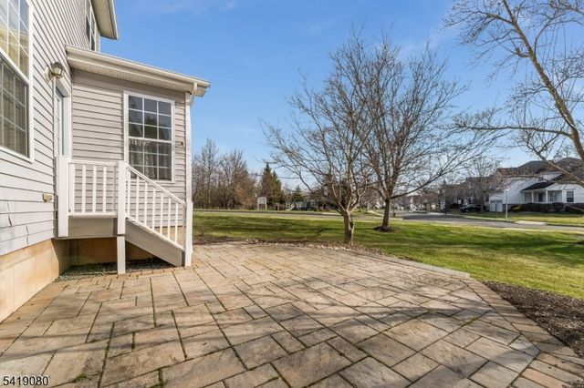 44 Colts Ln, Raritan Twp., NJ 08822