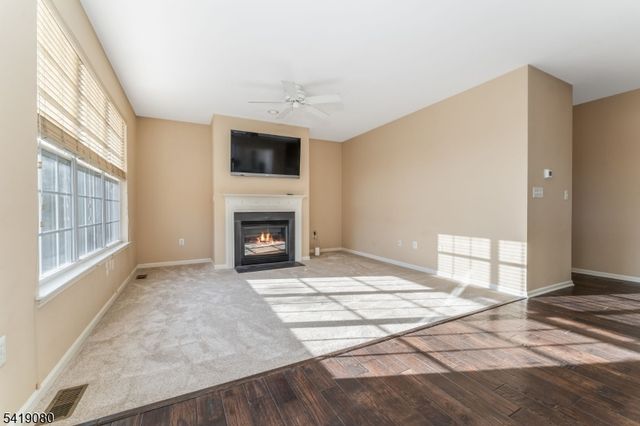 44 Colts Ln, Raritan Twp., NJ 08822