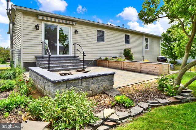 1228 CANDICE LN, Chambersburg, PA 17201