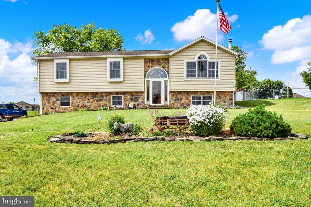 1228 CANDICE LN, Chambersburg, PA 17201