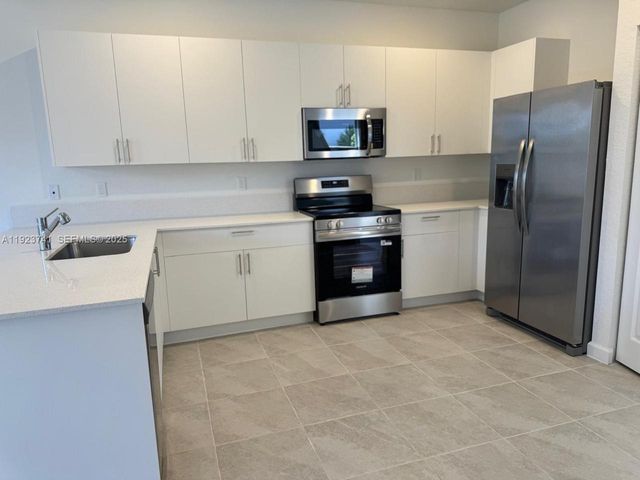 18426 SW 2nd St, Pembroke Pines, FL 33029