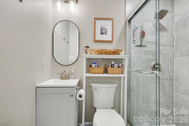 204 N Oak Street, Lowell, NC 28098