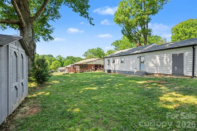 204 N Oak Street, Lowell, NC 28098