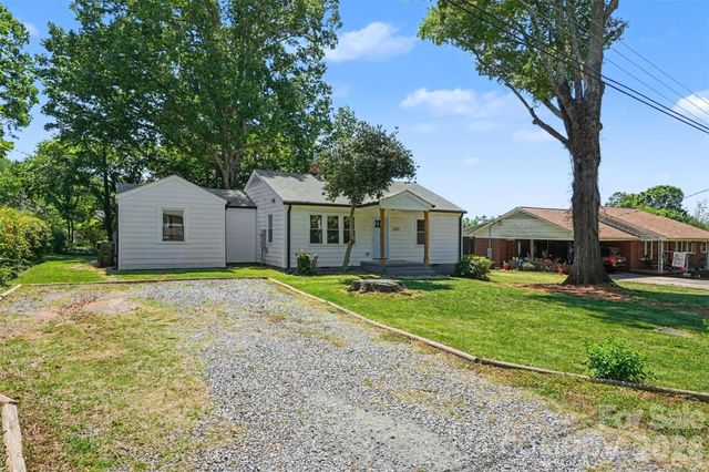 204 N Oak Street, Lowell, NC 28098