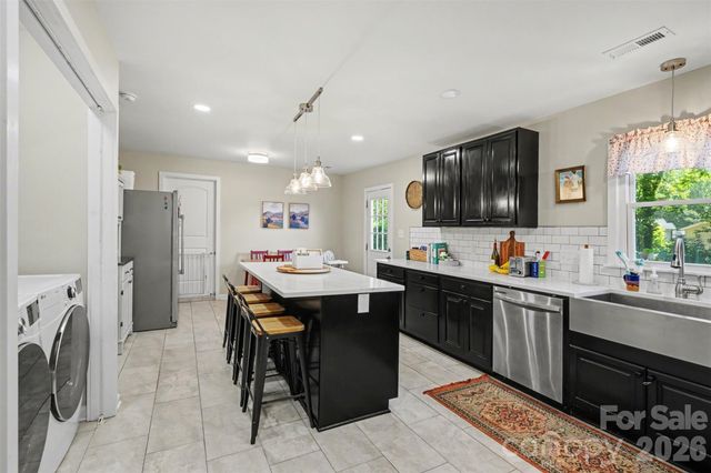 204 N Oak Street, Lowell, NC 28098