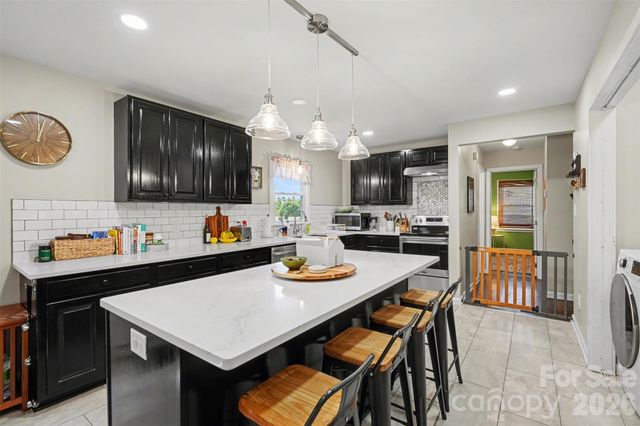 204 N Oak Street, Lowell, NC 28098