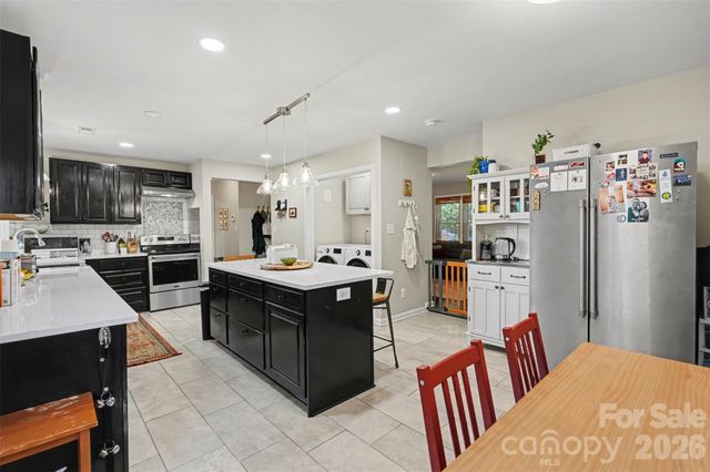 204 N Oak Street, Lowell, NC 28098