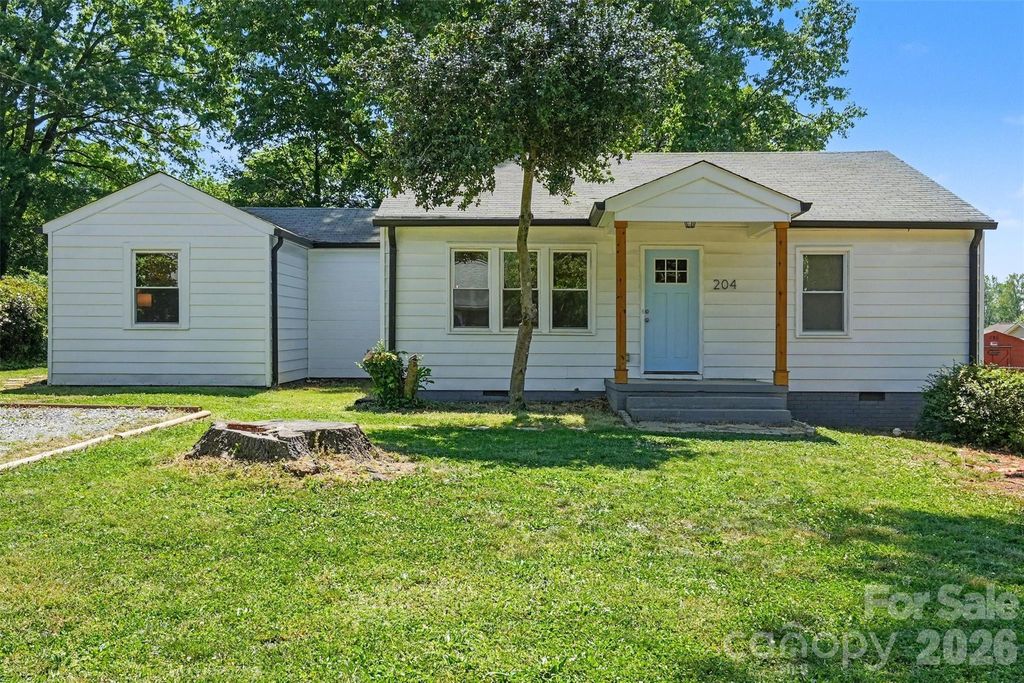 204 N Oak Street, Lowell, NC 28098