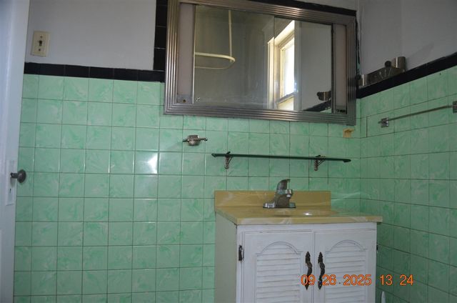 171 E Empire Avenue, Benton Harbor, MI 49022