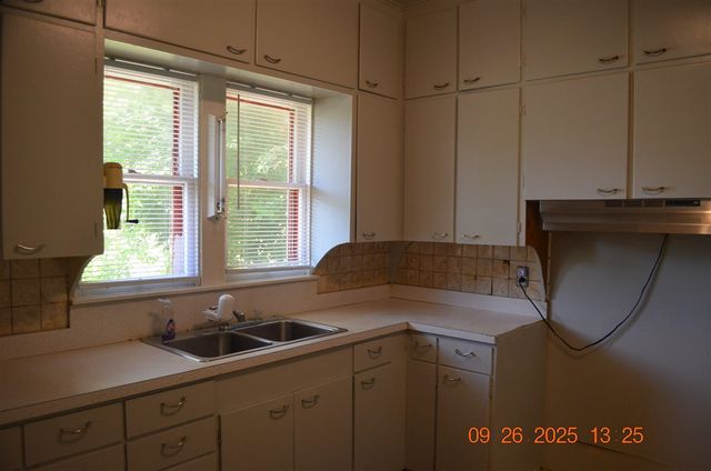 171 E Empire Avenue, Benton Harbor, MI 49022