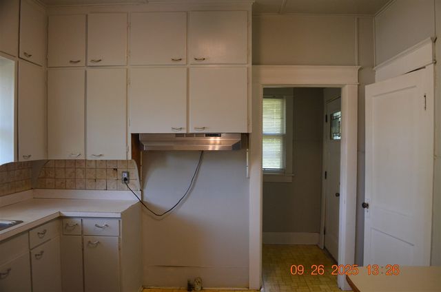 171 E Empire Avenue, Benton Harbor, MI 49022