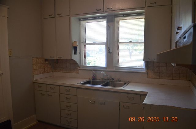 171 E Empire Avenue, Benton Harbor, MI 49022