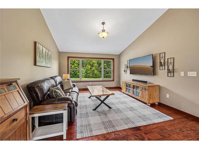 23 Hilltop Road, Houlton, WI 54082