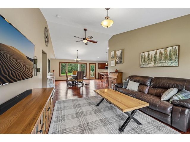 23 Hilltop Road, Houlton, WI 54082