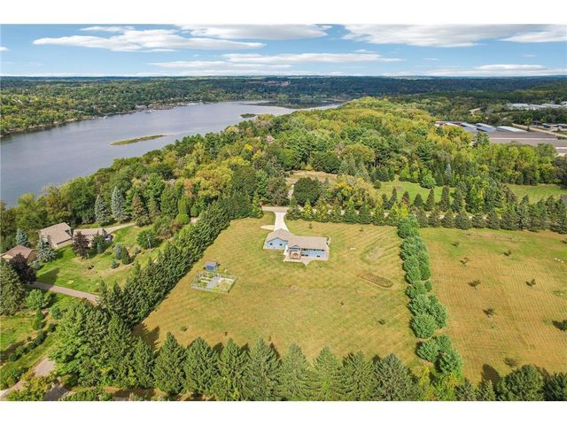 23 Hilltop Road, Houlton, WI 54082