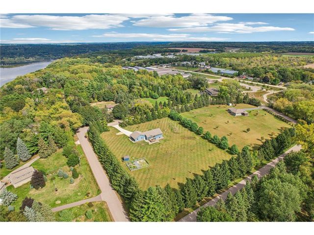23 Hilltop Road, Houlton, WI 54082