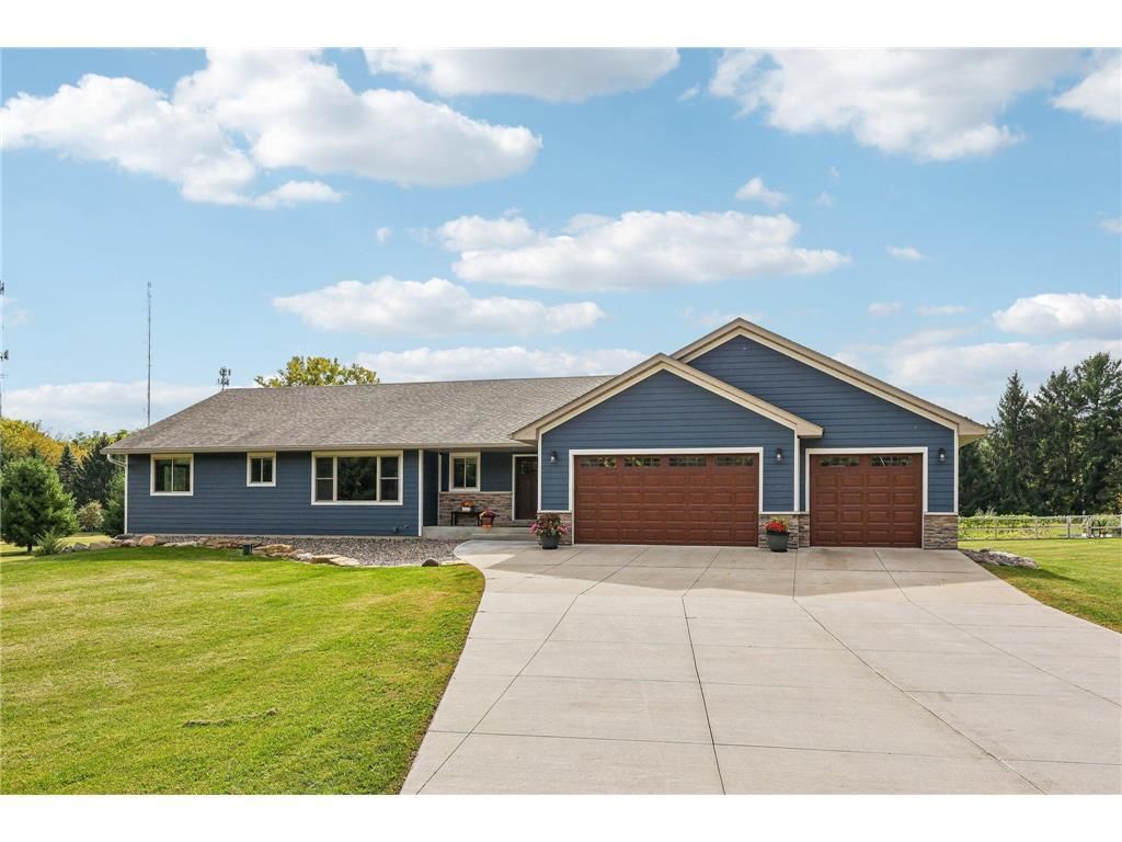 23 Hilltop Road, Houlton, WI 54082