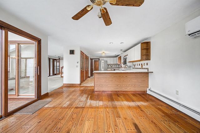 215 North St, Upton, MA 01568