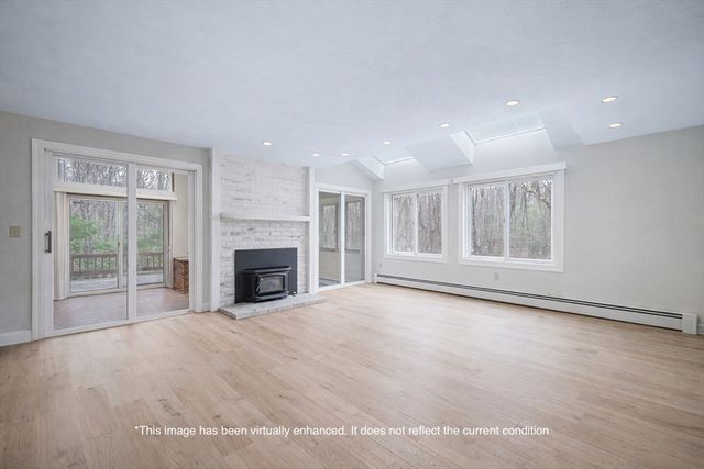 215 North St, Upton, MA 01568