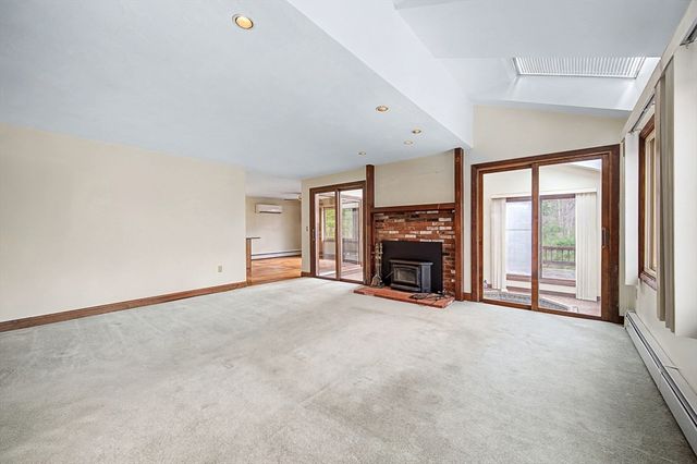 215 North St, Upton, MA 01568