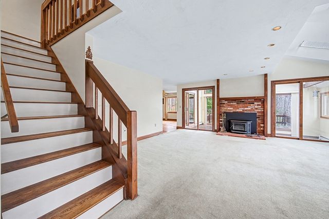 215 North St, Upton, MA 01568