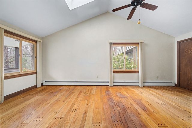 215 North St, Upton, MA 01568