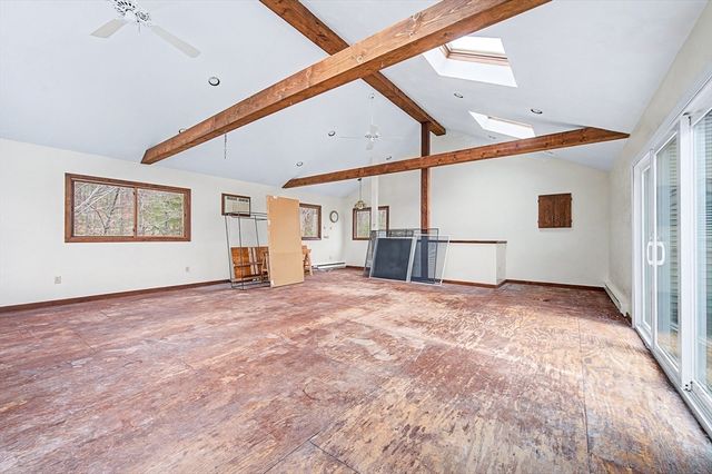 215 North St, Upton, MA 01568