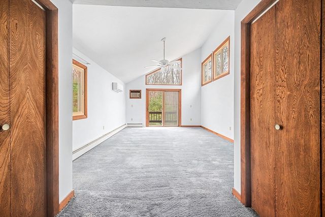 215 North St, Upton, MA 01568