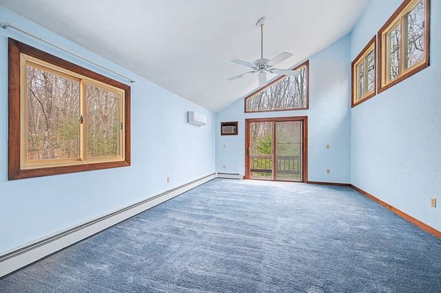 215 North St, Upton, MA 01568