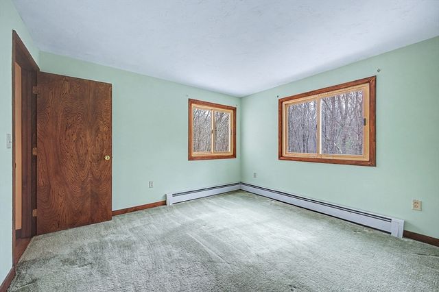 215 North St, Upton, MA 01568