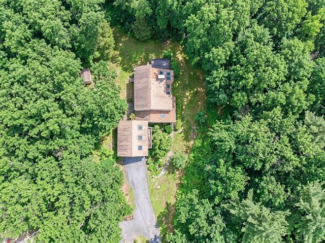 215 North St, Upton, MA 01568