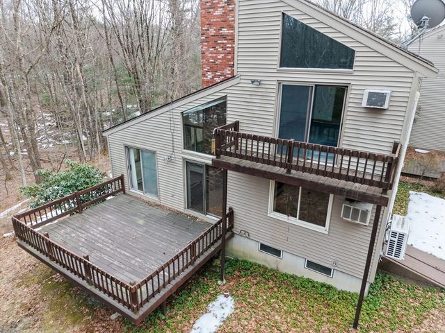 215 North St, Upton, MA 01568