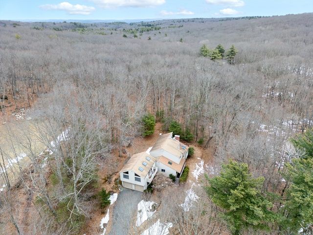 215 North St, Upton, MA 01568