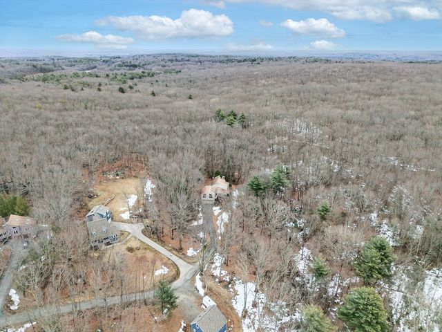 215 North St, Upton, MA 01568