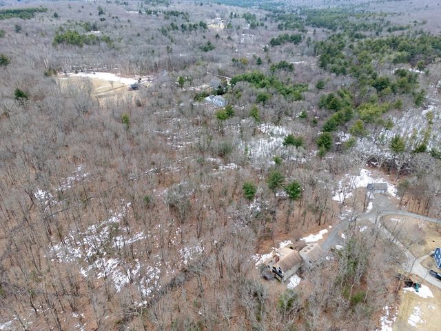 215 North St, Upton, MA 01568