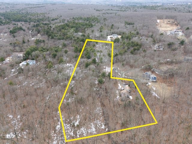 215 North St, Upton, MA 01568