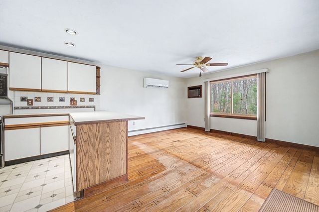 215 North St, Upton, MA 01568