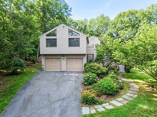 215 North St, Upton, MA 01568