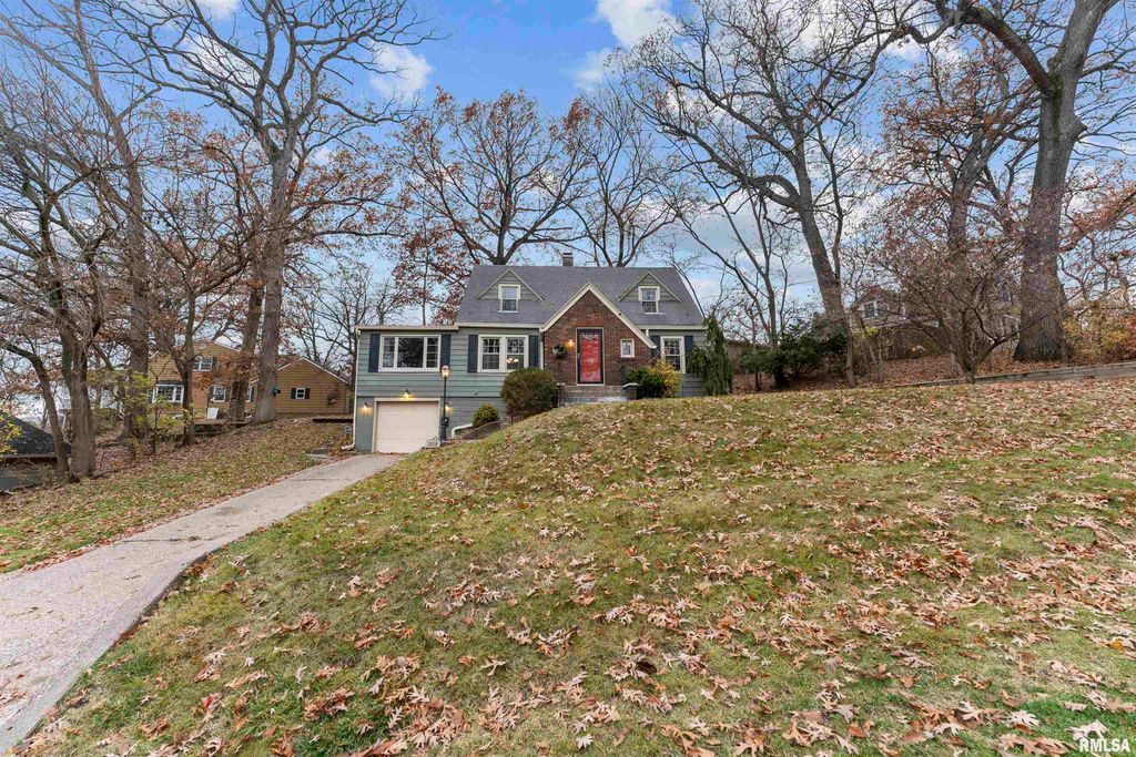 2019 11TH Street Place, East Moline, IL 61244