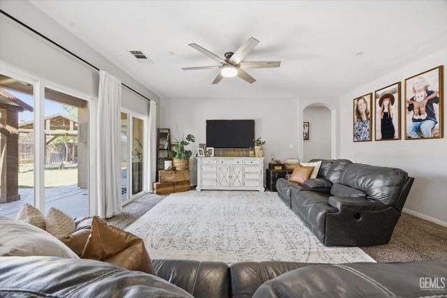 15002 Southernwood Avenue, Bakersfield, CA 93314